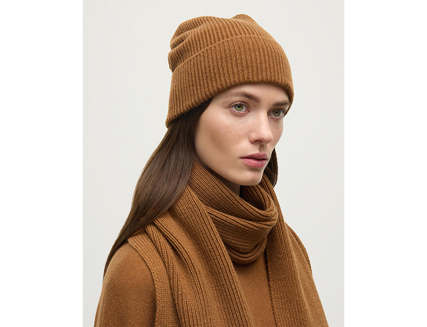 Cashmere Ribbed Slouchy Beanie von Johnstons of Elgin